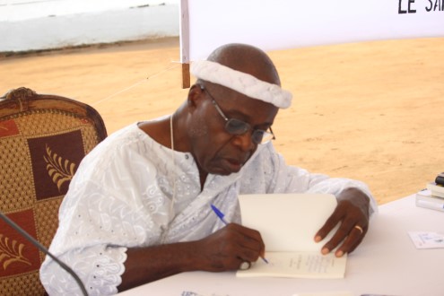 Article : L&rsquo;Ap&ocirc;tre Professeur TCHOTCHE Mel F&eacute;lix fait la promotion du Bonheur partag&eacute; dans cinq livres